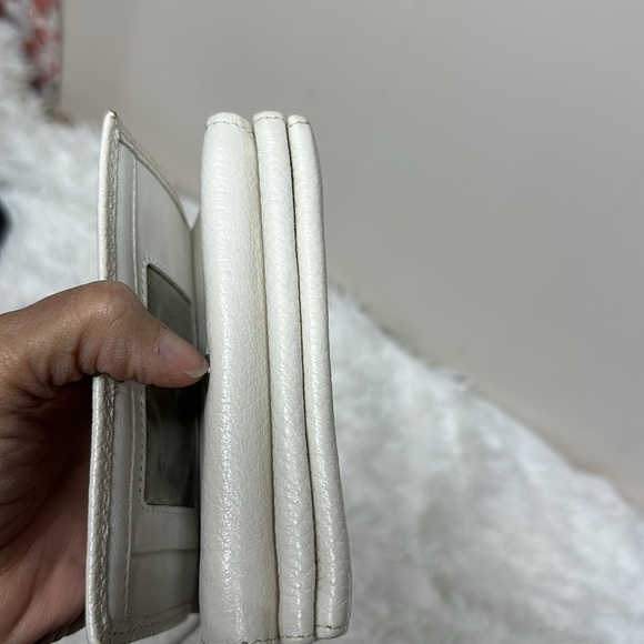 BRIGHTON CROSSBODY LEATHER WALLET W/ STRAP WHITE W/ BLUE RED YELLOW RIBBONS - Picture 11 of 14